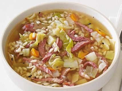 Foto juha od ječma, kupusa i govedine