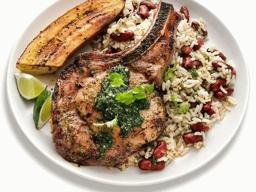 Foto svinjetina s plantanskim umakom od mahovine