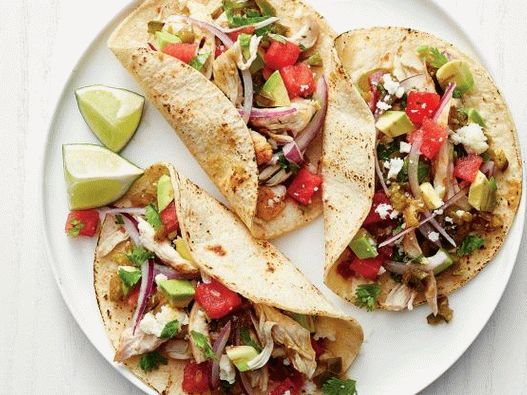 Foto tacos s piletinom i lubenicom