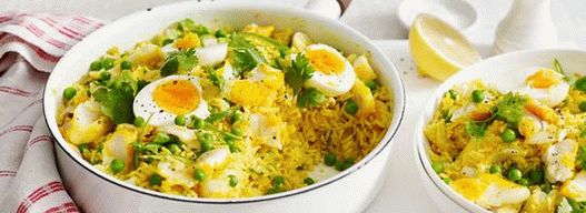 Foto topla salata s rižom i bakalarom