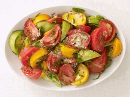 Foto salata od rajčice s preljevom od senfa i meda