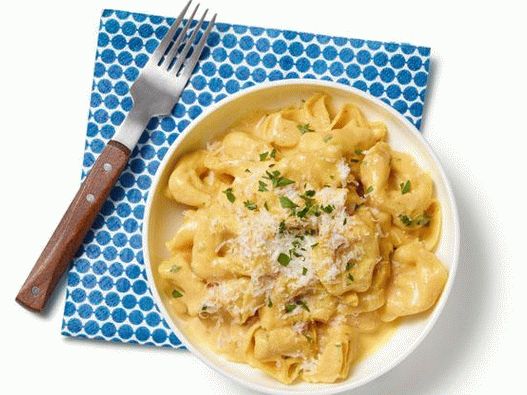 Fotografija Tortellinija sa sirom i Alfredo bundevim umakom