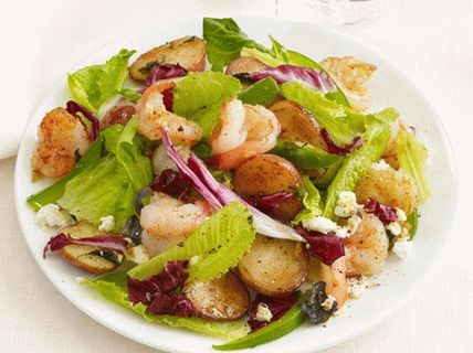 Foto topla salata sa škampima i krumpirom