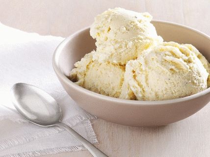 Foto sladoled od vanilije s medom