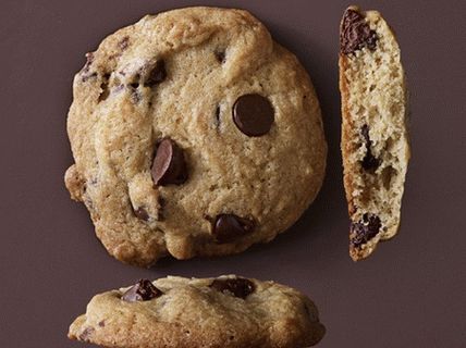 Foto prozračni hrskavi kolačići sa čokoladom