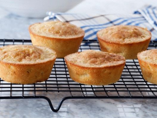 Foto muffini od čaja od jabuka i čaja napravljeni od brašna od matzoh-a za Uskrs