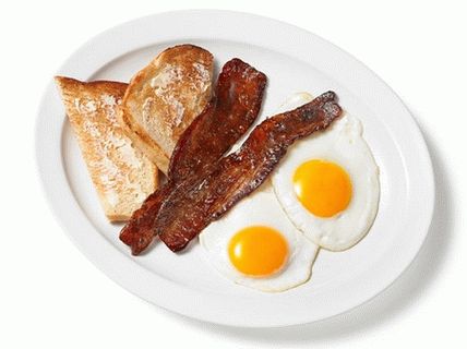 Foto pržena jaja sa slaninom i glazura od kave