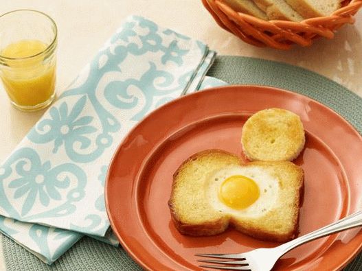 Foto pržena jaja u kruhu