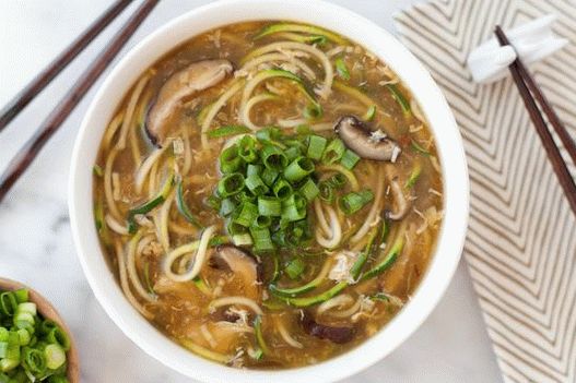 Foto juha od jabučnih gljiva s rezancima od jaja