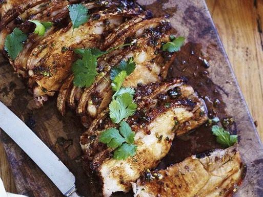 Foto pečena svinjska kašica s biljem