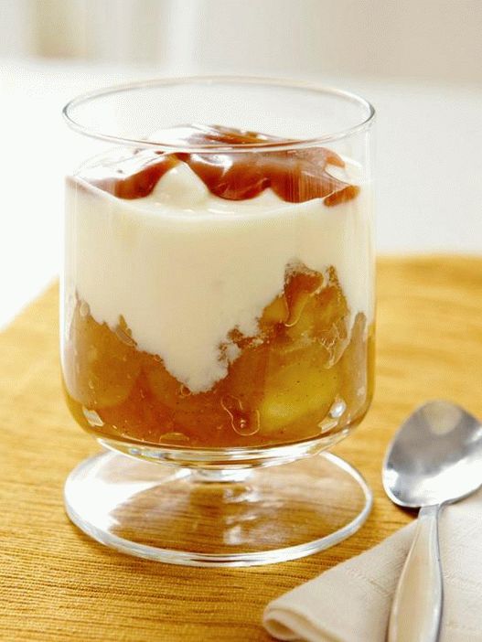 Fotografija jela - Domaći jogurt s kompotom od jabuke