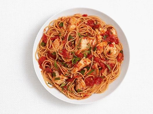Špageti s tilapijom u začinjenom umaku od rajčice