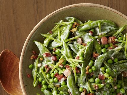 Foto zeleni grašak s vrhnjem i umakom od pancete